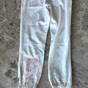 BIYA Johnny Was 10 White W/Pastel Embroidered Stretch Twill Jogger Pants
